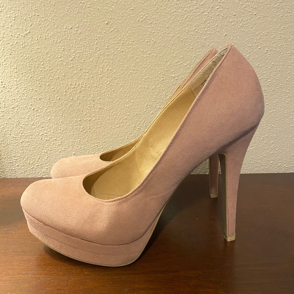 Lauren Conrad suede feel pumps
